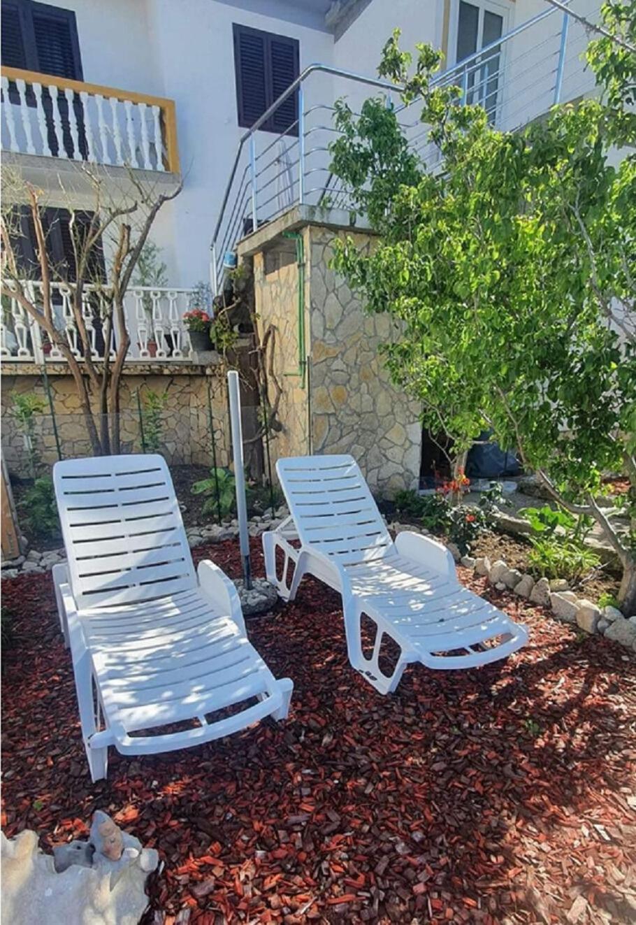 Ivi - 50 M From Sea Apartman