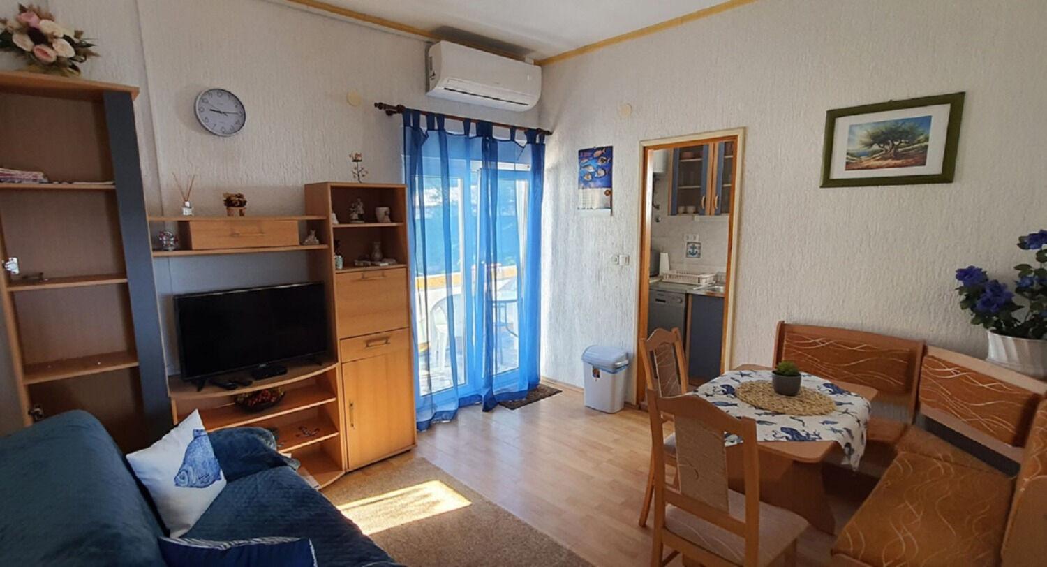 Ivi - 50 M From Sea Apartman
